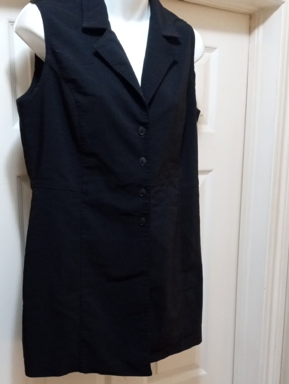 💲1 DOLLAR ▶▶Black SLEEK Sleeveless Button-Front Vest Vintage